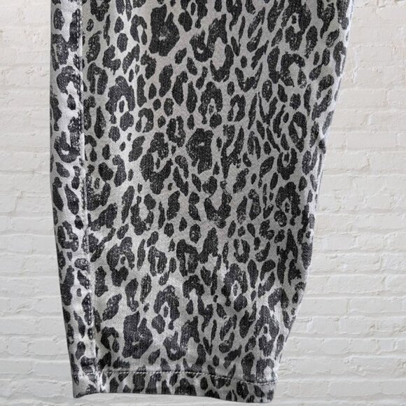 22R Torrid Gray Leopard Print Skinny Jeggings - Picture 4 of 8